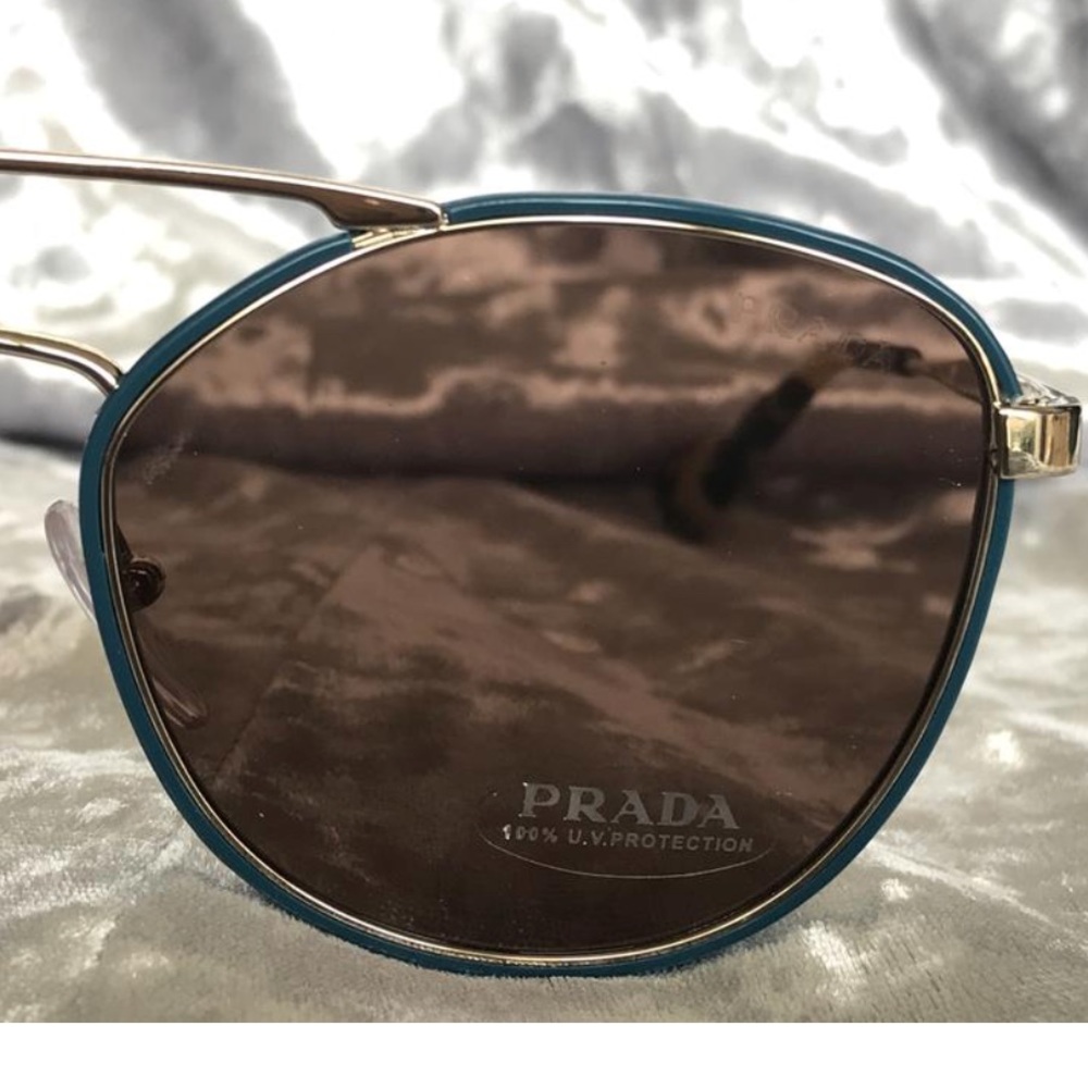 ❌SOLD❌PRADA Women's Green Framed Aviator - Picture 7 of 9